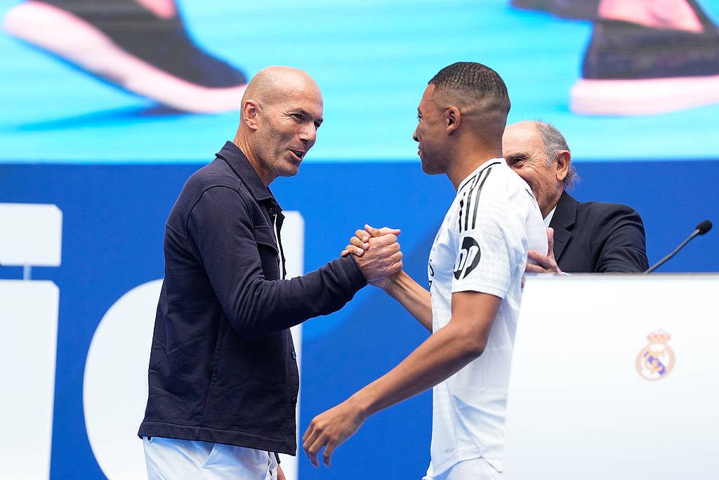 阿隆索宣布留任后，齐达内再次成为皇马主帅候选人！