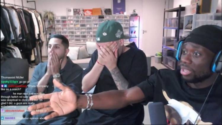 图片报：戴维斯直播观战拜仁vs国米，和球迷共度黑色三分钟