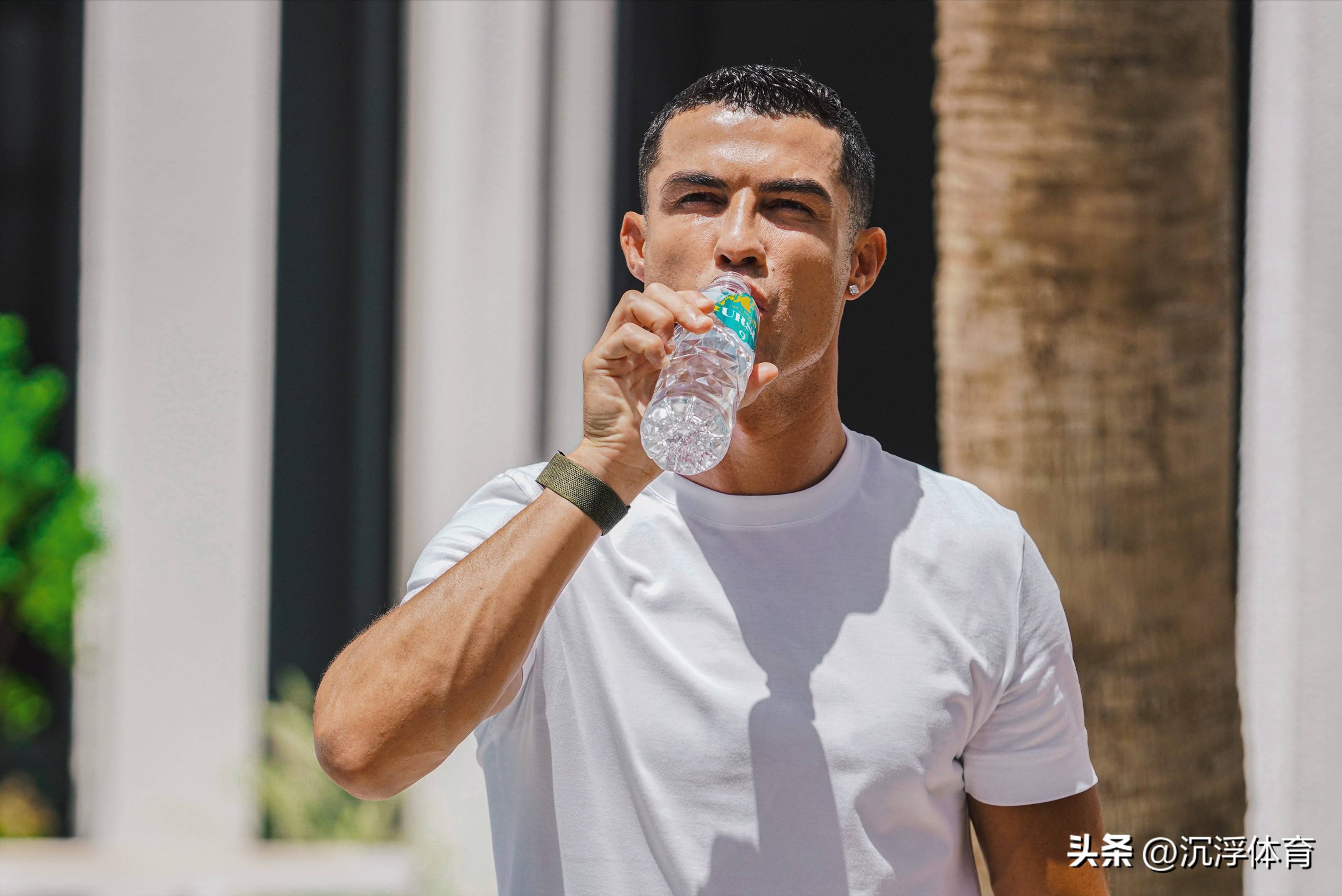 欧洲足坛炸锅夜：C罗续约引发沙特，枪手疯狂扫货，米兰城变天