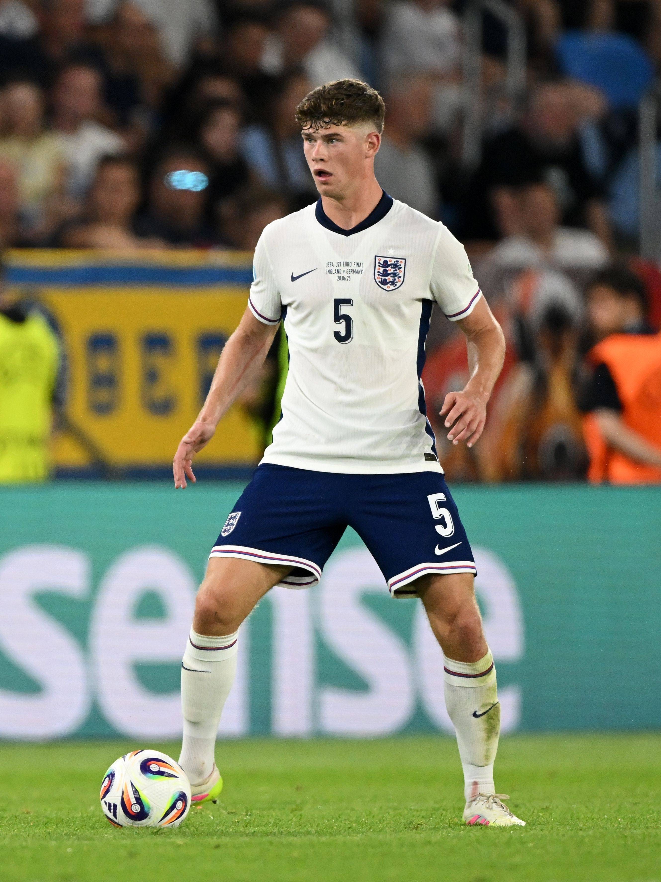 记者：利物浦密切关注图卢兹22岁英格兰中卫查理-克雷斯韦尔